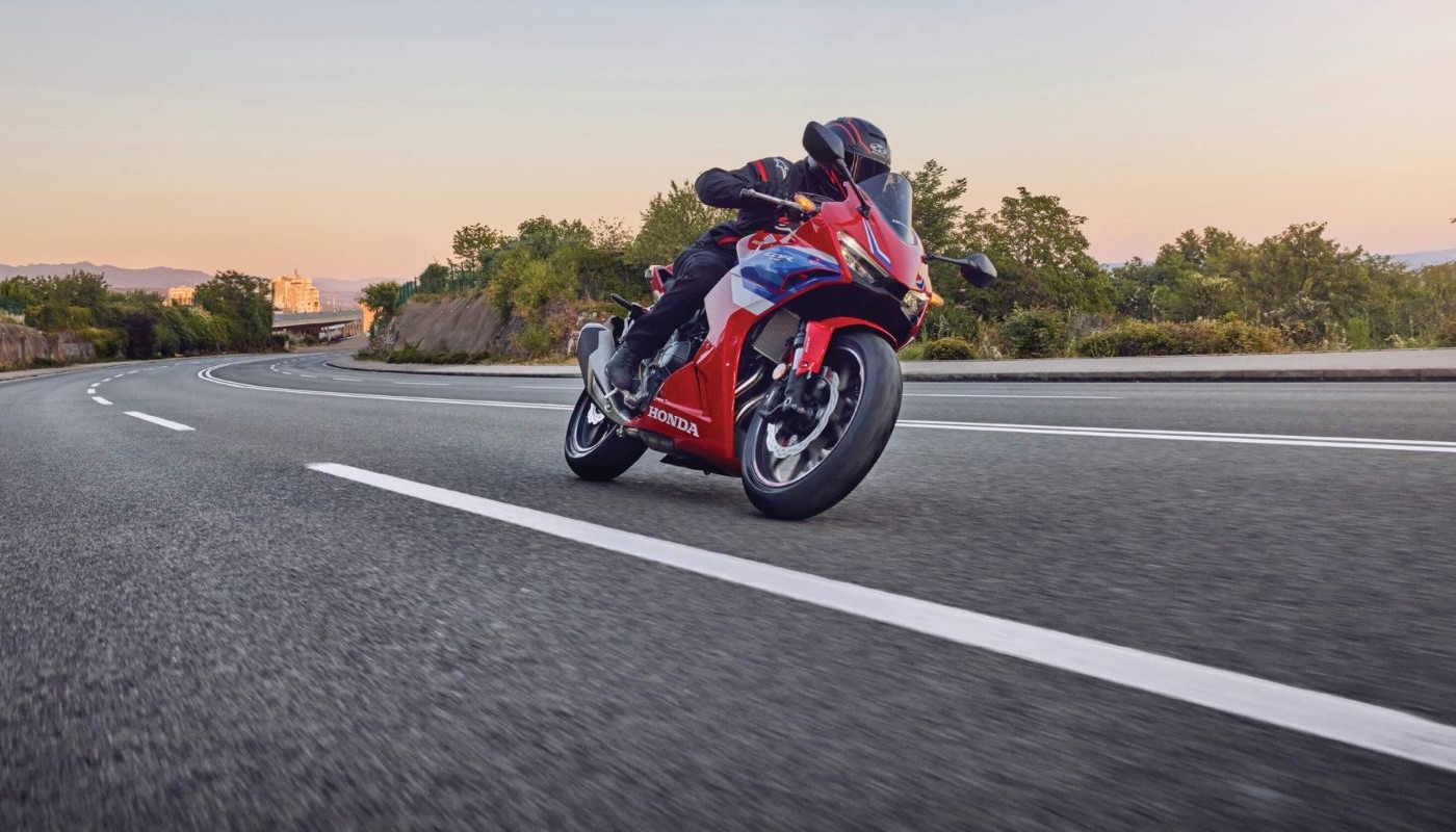 cbr500r-new-product-page-desktop-1400x800