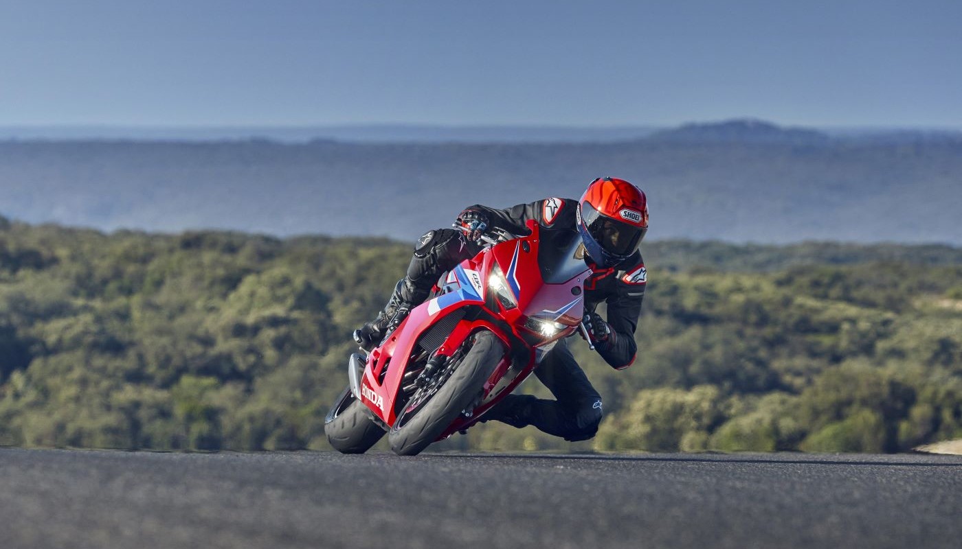cbr650r-new-product-page-desktop-1400x800