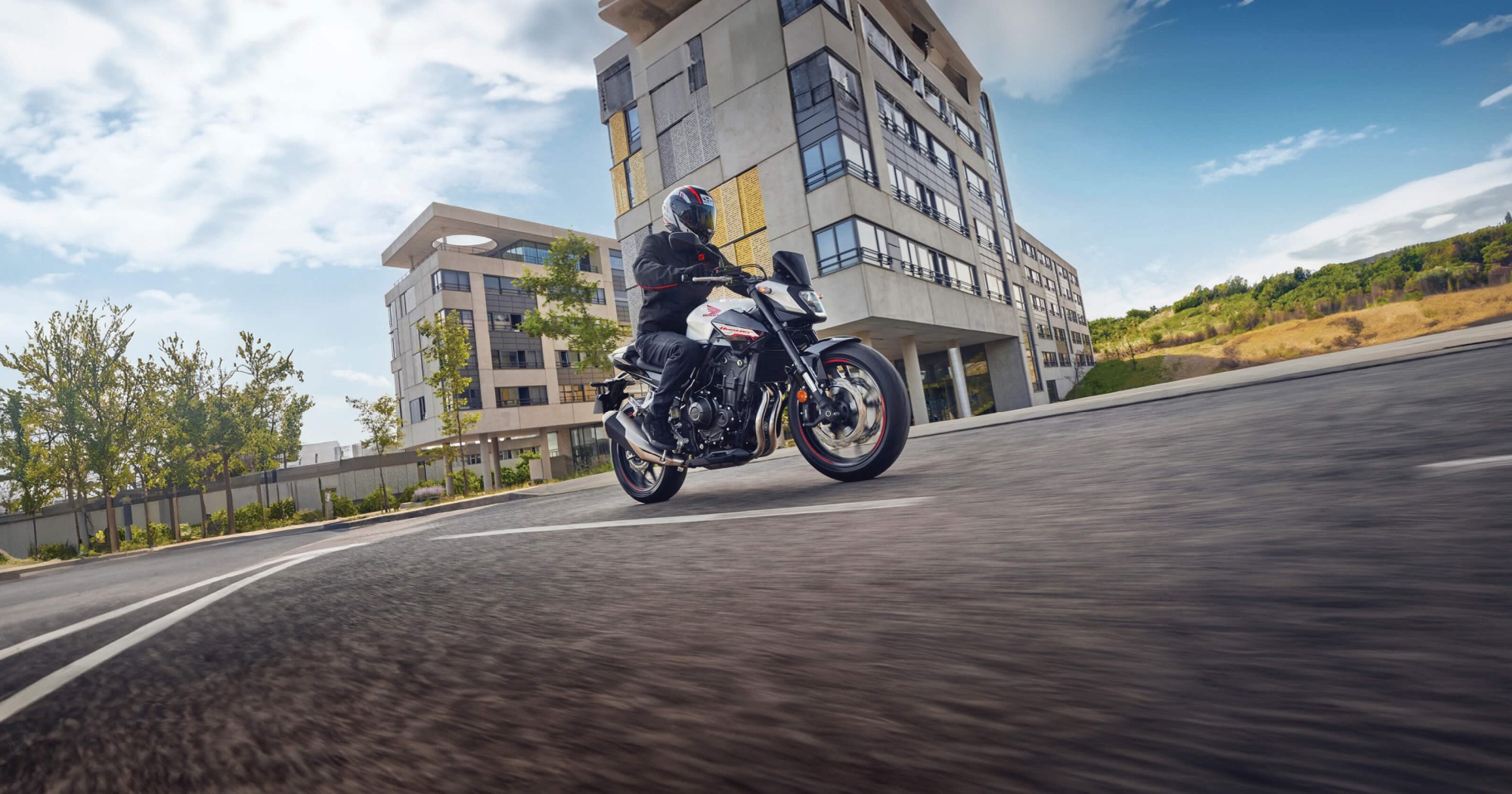 cb500-hornet-product-page-hero-desktop-3200x1680-01