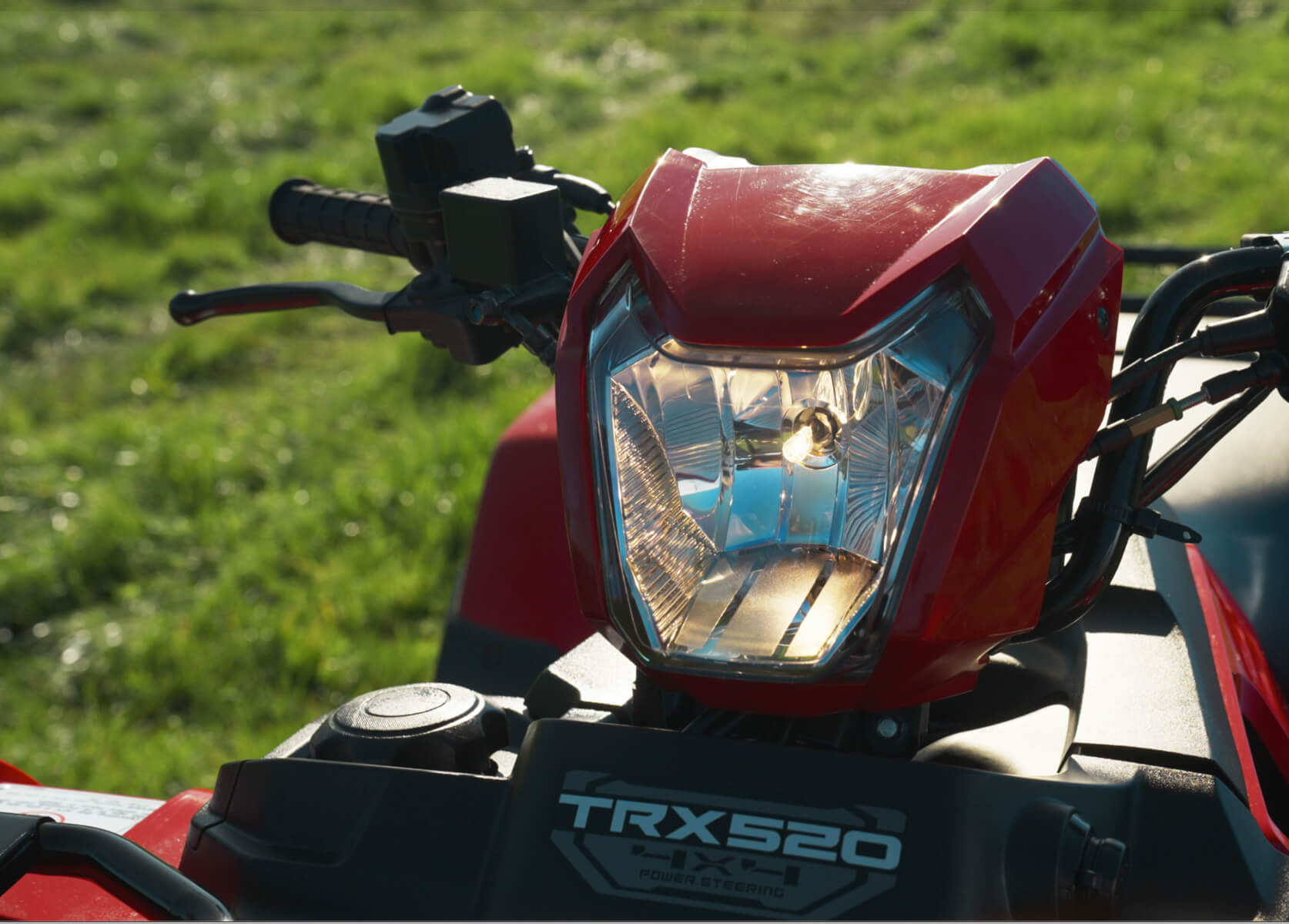 ATV_Technology_Page_05_Top_Assist_Headlight_1674_x_1200_v2